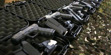 A autorização de viagem para servidores que embarcariam para a Europa, onde iriam testar pistolas compradas pelo estado, tramitou, mas nunca foi publicada no Diário Oficial