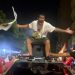 Leonel de Esquerda, autor do projeto de concessão da Medalha Pedro Ernesto a André Janones, comemora a vitória de Lula na Praça São Salvador