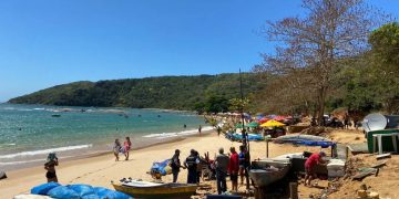 Justiça Federal determina paralisação de obras de quiosques na Praia da Tartaruga, em Búzios, para recuperar área ambiental