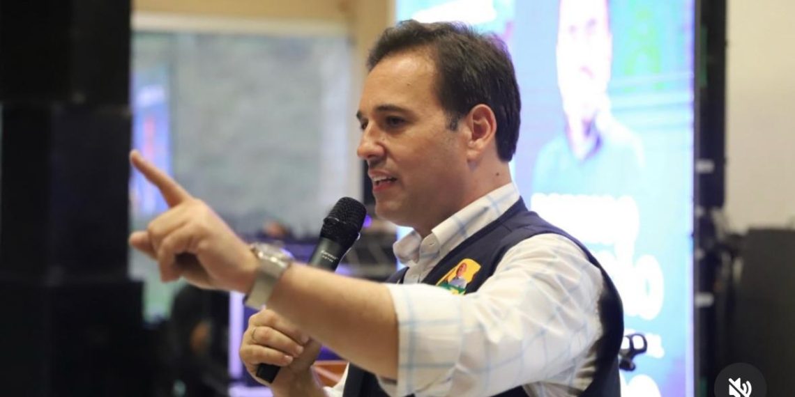 O ex-prefeito de Miguel Pereira André Português foi ao presidente nacional do Republicanos, Marcos Pereira, em Brasília — e não saiu de mãos abanando: levou o o comando do diretório do partido no Rio