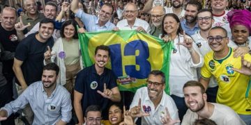 Eduardo Paes e Geraldo Alckmin se reuniram a apoiadores em Bangu para buscar mais votos para Lula na Zona Oeste