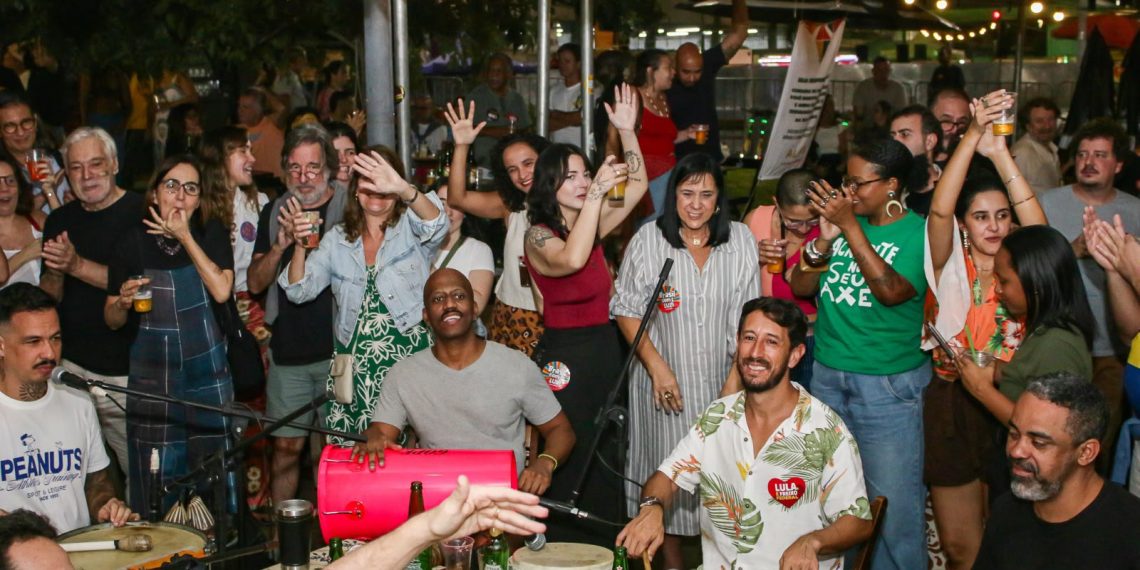 Bambas cariocas vão se reunir numa animada roda de samba para comemorar, no Centro do Rio, no feriado, a vitória de Lula