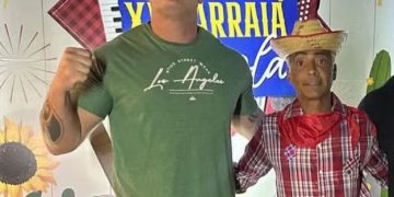 Bradock postou foto ao lado do senador Romário; ele disse ter feito segurança do evento