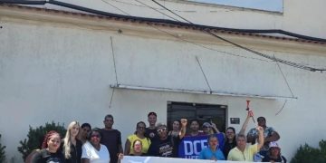 Profissionais em protesto na Câmara de Seropédica