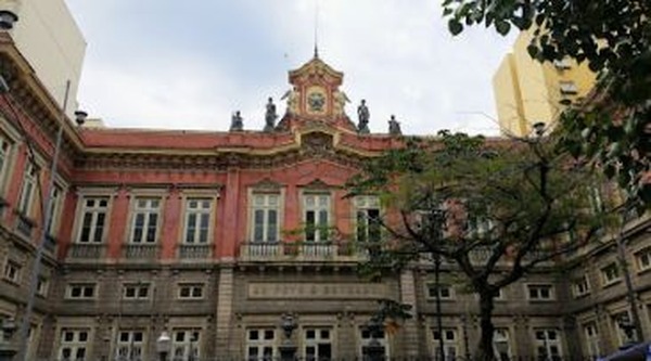 Dois fiscais do PL são detidos por suspeita de boca de urna no Catete, na Zona Sul do Rio 51 Colégio Estadual Amaro Cavalcanti, no Catete, na Zona Sul do Rio, onde dois fiscais do PL foram conduzidos à Polícia Federal por suspeita de boca de urna