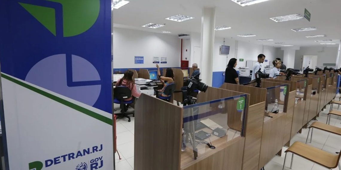 Postos do Detran voltam a funcionar nesta segunda-feira (26) após fim da greve de servidores; órgão vai isentar multas por atraso na transferência de veículos