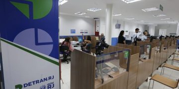 Postos do Detran voltam a funcionar nesta segunda-feira (26) após fim da greve de servidores; órgão vai isentar multas por atraso na transferência de veículos 28 Postos do Detran voltam a funcionar nesta segunda-feira (26) após fim da greve de servidores; órgão vai isentar multas por atraso na transferência de veículos