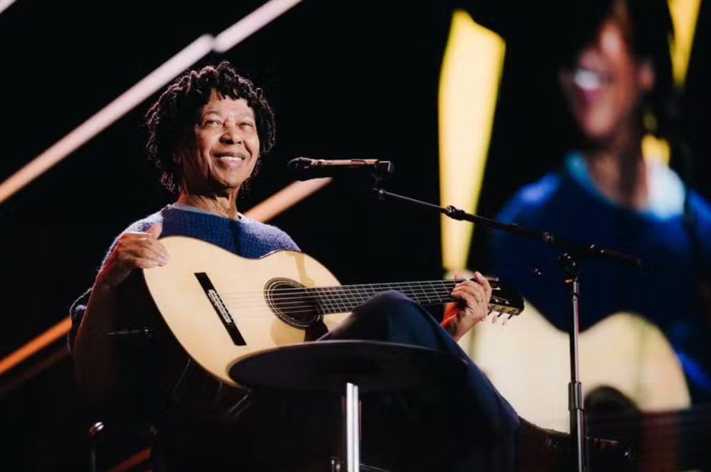 Réveillon de Copacabana terá estreia de Djavan no palco principal; cantor celebra 50 anos de carreira
