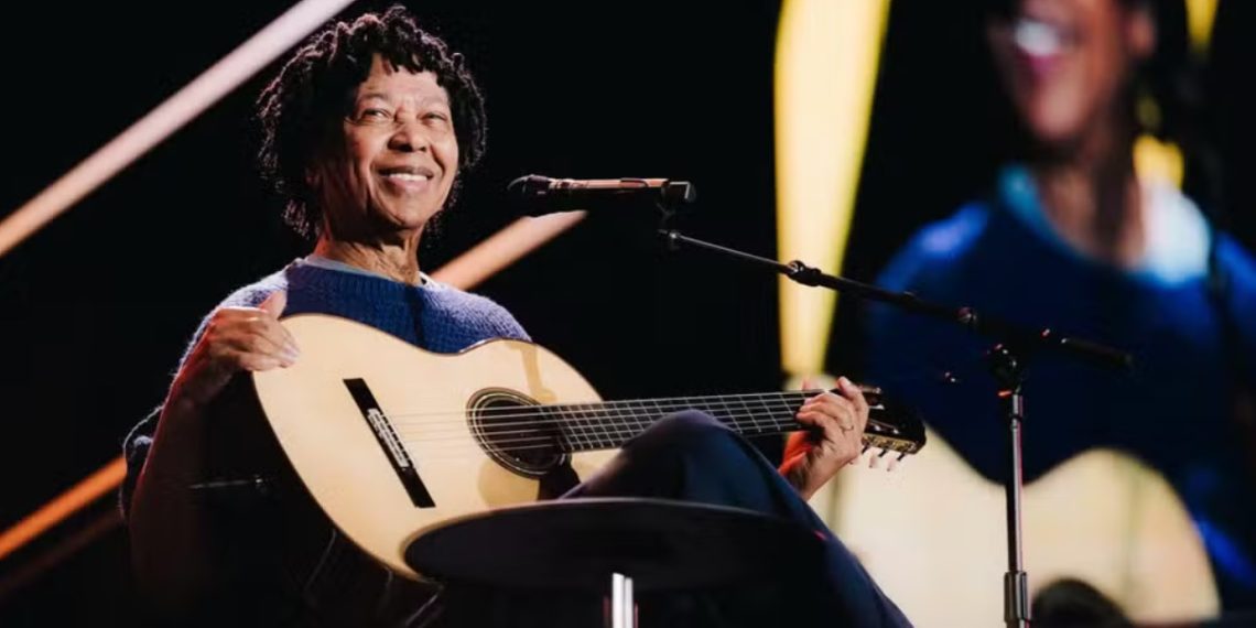 Réveillon de Copacabana terá estreia de Djavan no palco principal; cantor celebra 50 anos de carreira