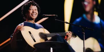 Réveillon de Copacabana terá estreia de Djavan no palco principal; cantor celebra 50 anos de carreira