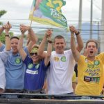 Douglas Ruas foi o governador eleito que mais recebeu verbas do Fundo Eleitoral nas eleições 2026: R$ 17,8 milhões 6 Douglas Ruas foi o candidato vitorioso a governador que mais recebeu recursos do Fundo Eleitoral na campanha