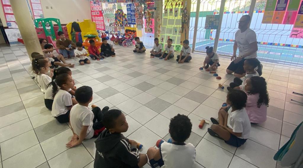 Crianças vão receber visita do coral Vozes do Alemão nesta sexta-feira