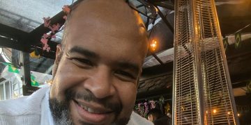 Escritor da Baixada Fluminense que dá aulas em Nova Iguaçu é a candidato a vaga na Academia Brasileira de Letras 37 Alcimário Júnior trabalha em Nova Iguaçu e é autor do livro "A formiguinha Arteirinha em combate à negligência infantil e ao abuso sexual”