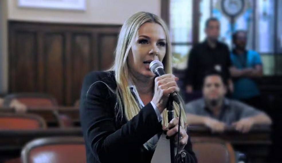 Vice-governadora eleita do Rio de Janeiro, Fernanda Louback é nova na política, mas chegou 'causando' já como vereadora 51 Fernanda Louback motrou-se atuante mesmo tendo chegado há pouco tempo na política; fez barulho na Câmara de Niterói