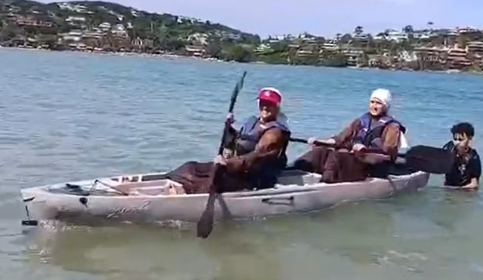 Andar de caiaque foi uma das atividades que as freiras curtiram durante sua temporada de descanso em Búzios