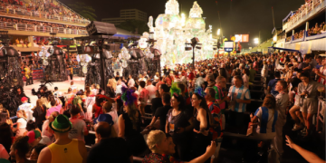 Liesa mantém regras para retirada de pulseiras das frisas do Carnaval 2027, sem exigir a presença dos seis ocupantes