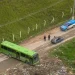 ônibus sendo usado como barricada