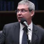 Lindbergh Farias, que lidera impulsionamento em posts de campanha