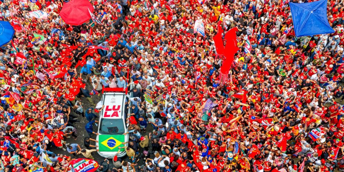 Lula participou de ato nesta sexta-feira no Centro do Rio; caminhada foi da Candelária à Cinelândia. Foto: Divulgação/Ricardo Stuckert