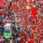 Lula reúne multidão em caminhada da Candelária à Cinelândia às vésperas das eleições 2 Lula participou de ato nesta sexta-feira no Centro do Rio; caminhada foi da Candelária à Cinelândia. Foto: Divulgação/Ricardo Stuckert
