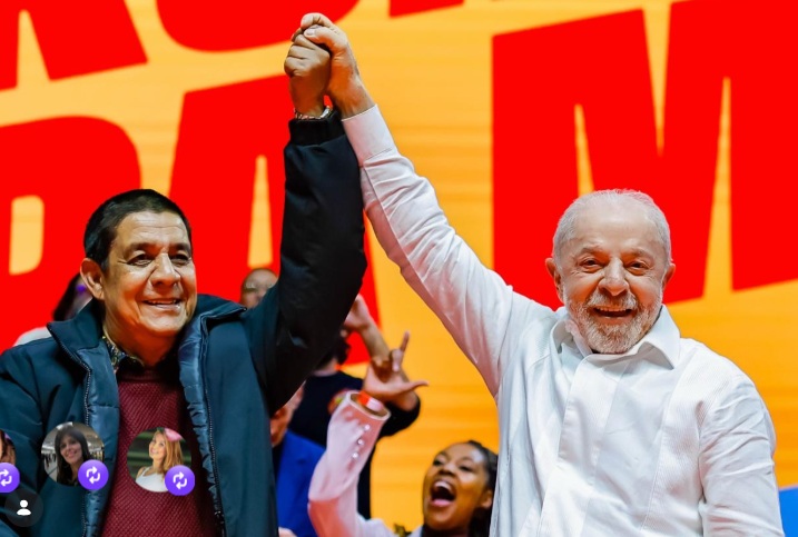 O portelense Zeca Pagodinho foi outro que celebrou a virada histórica de Lula