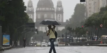 Fim de semana sem sol: Rio terá chuva, céu fechado e máxima de 25°C; veja a previsão 10 Rio de Janeiro terá um fim de semana marcado por chuva, céu nublado e temperaturas amenas