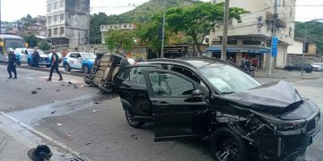 Operação da PM causa interdição na Avenida Edgard Romero, em Madureira e afeta circulação de 11 linhas de ônibus