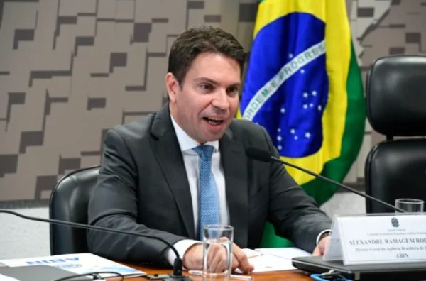 Departamento de Segurança Interna dos EUA classifica Ramagem como imigrante ilegal: 'violação às leis da nossa nação' 51 Departamento de Segurança Interna dos EUA classifica Ramagem como imigrante ilegal: ‘violação às leis da nossa nação’