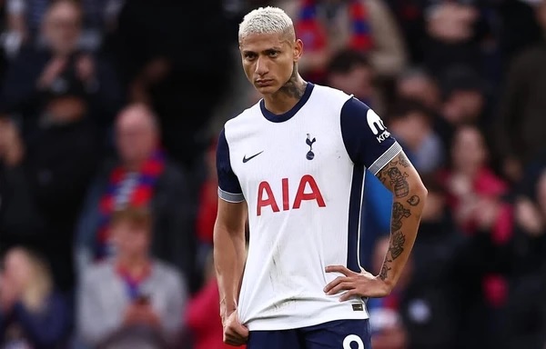 Richarlison pediu ajuda ao povo capixaba para pressionar Flávio Bolsonaro