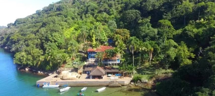 Deputada ligada ao MST diz que pretende ocupar ilha de Angra dos Reis disputada por Richarlison e Flávio Bolsonaro