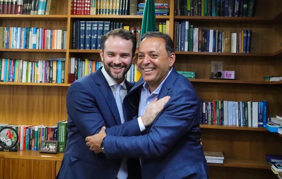 O ministro Dario Durigan e o prefeito Rodrigo Neves negociaram, em Brasília, financiamentos para obras e programa em Niterói