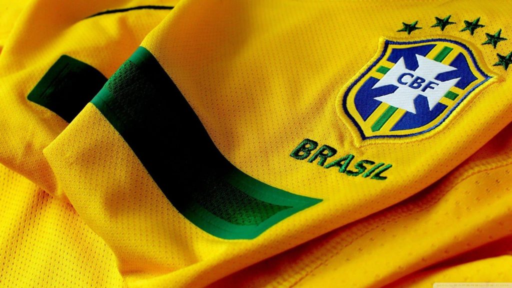 Justiça proíbe empresa de trocar uniforme por camisa da Seleção durante o período eleitoral